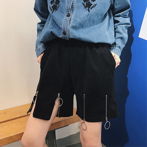 Κομψό κυρίες μαύρο σορτς με φερμουάρ και δαχτυλίδια στα πόδια