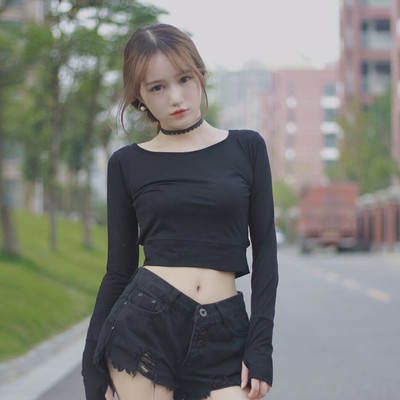 Модерна дамска блуза с дълъг ръкав и разголен гръб