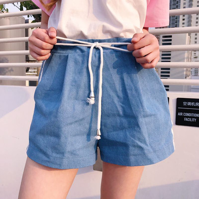 Σύντομη κυρίες περιστασιακή σορτς με δεσμούς