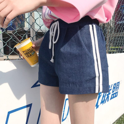 Σύντομη κυρίες περιστασιακή σορτς με δεσμούς