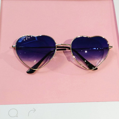 Дамски очила във формата на сърце в три различни цвята