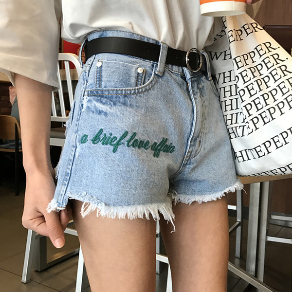 Дамски къси дънкови панталони с реснички и надпис