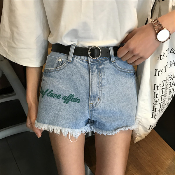 Дамски къси дънкови панталони с реснички и надпис