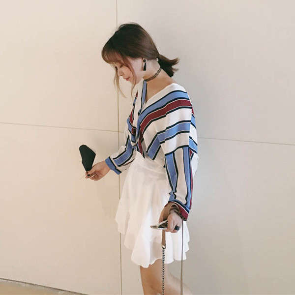 Дамска шармантна блуза с дълъг ръкав и V-образно деколте