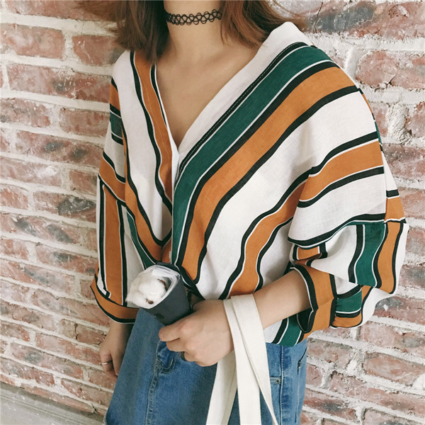 Дамска шармантна блуза с дълъг ръкав и V-образно деколте