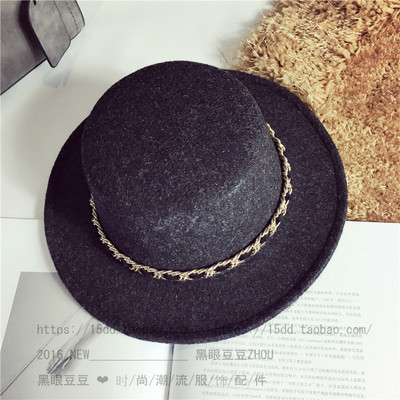 Ежедневна шапчица в няколко различни цвята със златиста нишка