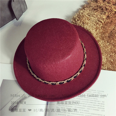 Ежедневна шапчица в няколко различни цвята със златиста нишка