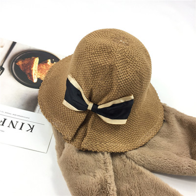 Шарманта плетена сгъваема шапка с много красива панделка