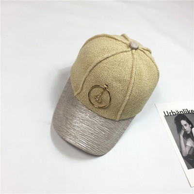 Бейзболна дамска шапка с козирка и висулка в най-различни цветове