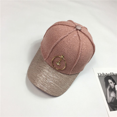 Бейзболна дамска шапка с козирка и висулка в най-различни цветове