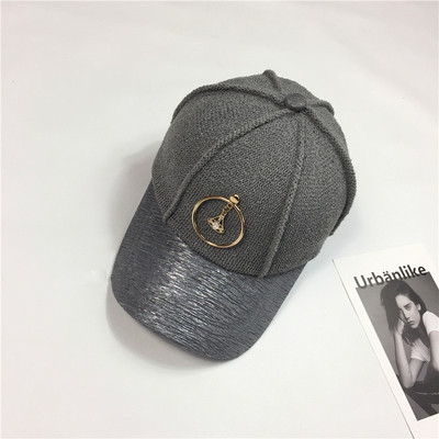 Бейзболна дамска шапка с козирка и висулка в най-различни цветове