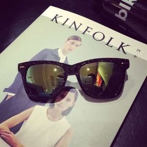 Модерни дамски очила с различни огледални стъкла