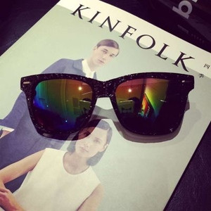 Модерни дамски очила с различни огледални стъкла