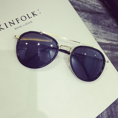 Много стилни дамски очила с огледални стъкла