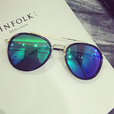 Много стилни дамски очила с огледални стъкла