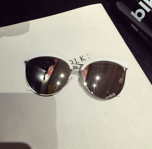 Много готини дамски очила в четири различни цвята на стъклото