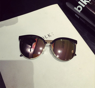 Много готини дамски очила в четири различни цвята на стъклото