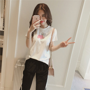 Μεγάλη γυναικών t-shirts σε διάφορα μοντέλα με διαφορετικές εφαρμογές