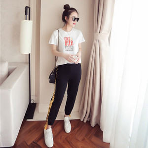 Μεγάλη γυναικών t-shirts σε διάφορα μοντέλα με διαφορετικές εφαρμογές