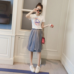 Μεγάλη γυναικών t-shirts σε διάφορα μοντέλα με διαφορετικές εφαρμογές