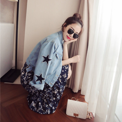 τζιν μπουφάν πολλές σύγχρονες γυναίκες με μαργαριτάρι αστέρια στα μανίκια