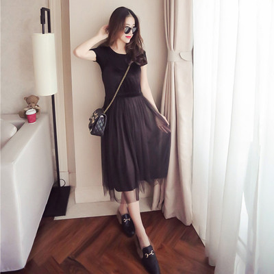 Μεγάλη κυρίες φόρεμα με ένα μαλακό κορυφή και φούστα από δαντέλα