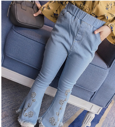 Момичешки изключително красиви дънкови панталони с бродерия и крачол в стил Чарлстон