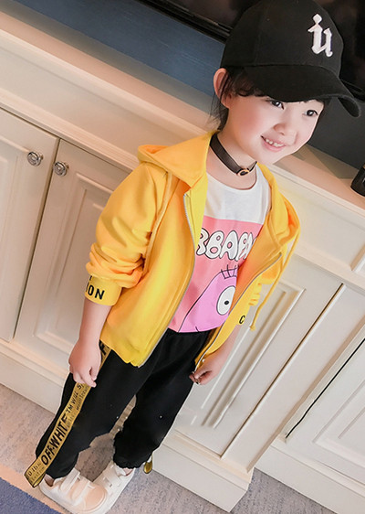 Πολύ όμορφή φόρμα για  κορίτσι από δύο κομμάτια με φερμουάρ και κουκούλα