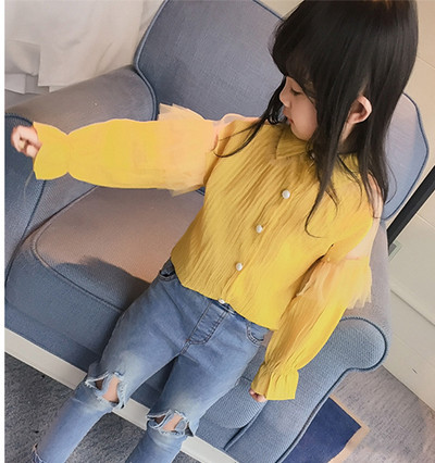 Много нежна риза с дантелка и голо рамо