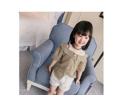 Интересен модел риза за момичета - раирана с голи рамене