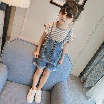 Κομψό σύνολο κοριτσιών που περιλαμβάνει μπλουζάκια με κοντό μανίκι και φανελάκι τζιν ολόσωμο παντελόνι