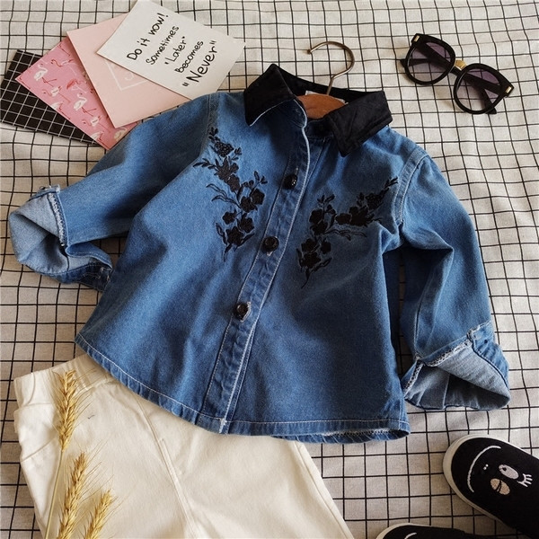 Много нежна дънкова риза с изключително красива бродери