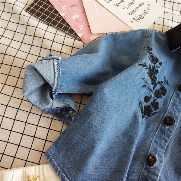 Много нежна дънкова риза с изключително красива бродери