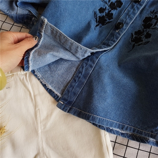 Много нежна дънкова риза с изключително красива бродери