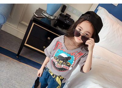 Страхотна памучна блузка с къс ръкав и V-образно деколте