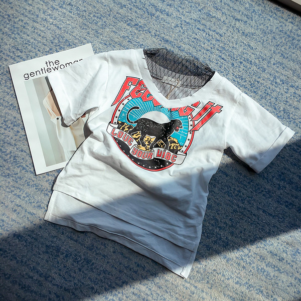 Страхотна памучна блузка с къс ръкав и V-образно деколте