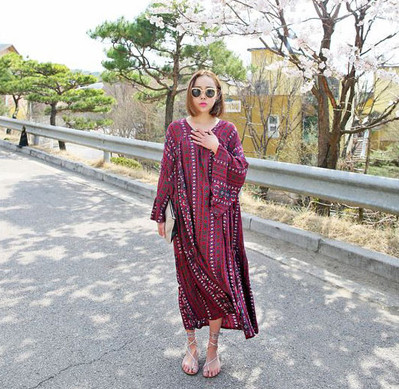 Εκπληκτική πλούσια φόρεμα με μακριά μανίκια κατάλληλο για την παραλία