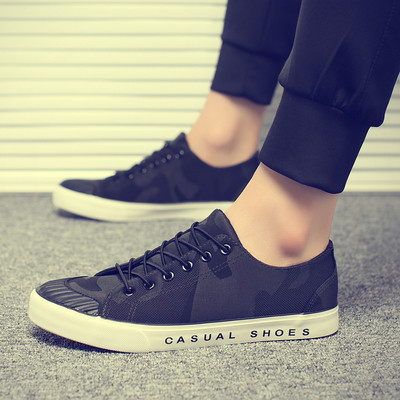 Περιστασιακά πάνινα παπούτσια  ανδρών σε μαύρο και καμουφλάζ πρότυπα