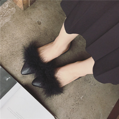 Αθλητικά κομψά γυναικεία παπούτσια με ένα λουράκι γύρω από τον αστράγαλο