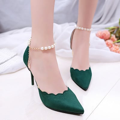 ψηλοτάκουνα παπούτσια Πολύ ευγενική κυρίες με ένα όμορφο μαργαριτάρι κούμπωμα