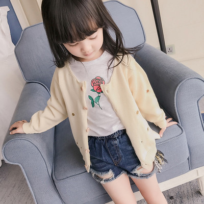 Μοντέρνο πλεκτό πουλόβερ με τρύπες σε γκρι και απαλό κίτρινο χρώμα