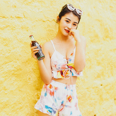 Актуален дамски комплект с флорални мотиви