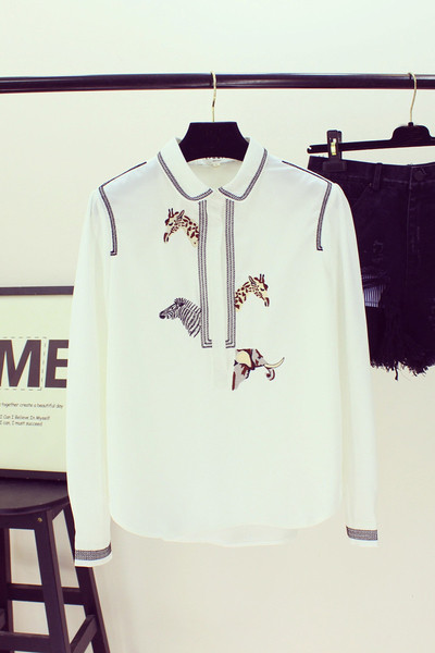 Μοναδικό shirt κυρίες μετάξι με πολύ όμορφα κεντήματα των ζώων