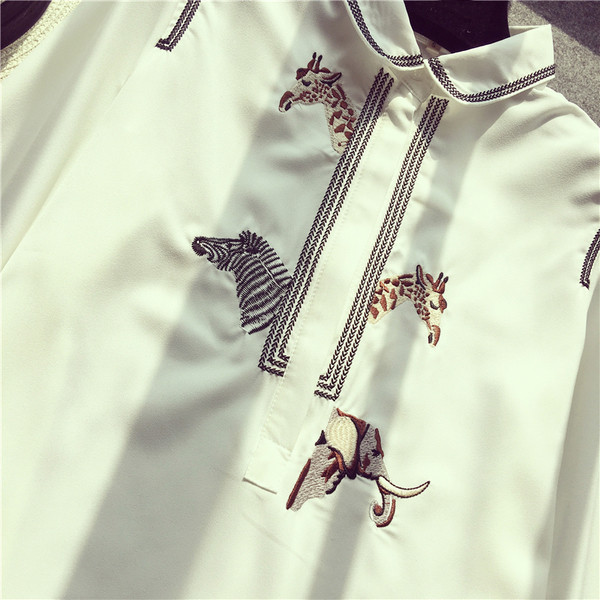 Μοναδικό shirt κυρίες μετάξι με πολύ όμορφα κεντήματα των ζώων