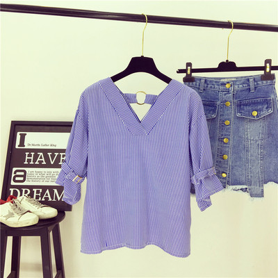 Карирана дамска блуза с широк ръкав и V-образно деколте