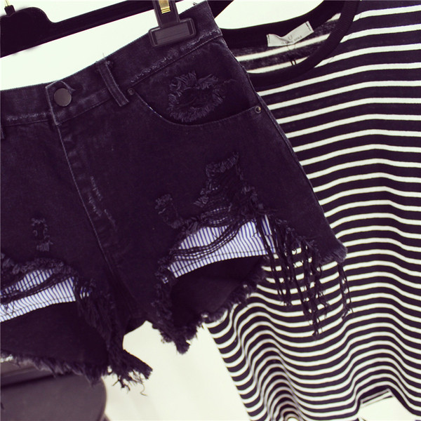 Много красиви къси дамски шорти с реснички