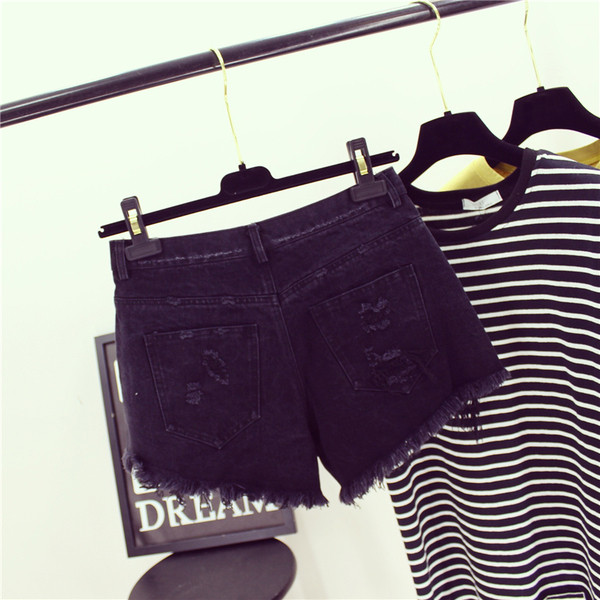 Много красиви къси дамски шорти с реснички