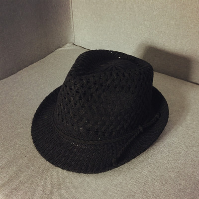 Стилна дамска британска шапка