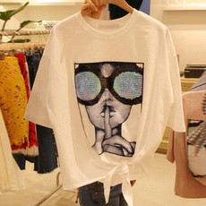 Ευρεία κυρίες T-shirt με κοντά μανίκια και απλικέ