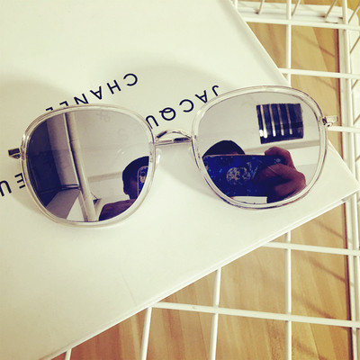 Κομψή γυαλιά ηλίου με ανακλαστική φακούς